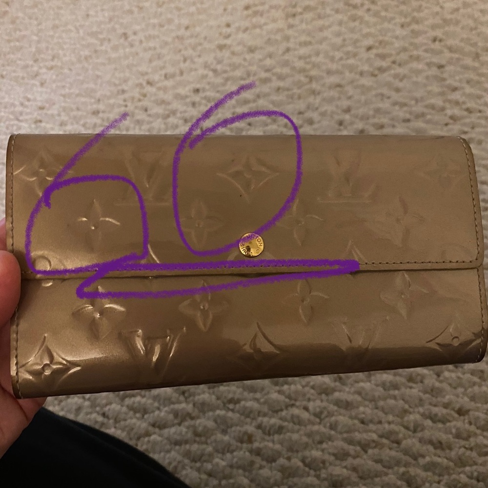 Louis Vuitton Sarah Wallet in Vernis Monogram - Picture 4 of 11